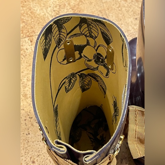 Joules Evedon Womens Short Rain Boots Gloss Burgundy  w/ Yellow Ribbon 7 US - Picture 9 of 16